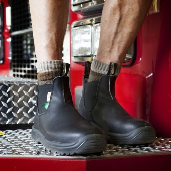 BLUNDSTONE WORK & SAFETY 6" LEATHER BOOT IN BLACK - Picture 1 of 10